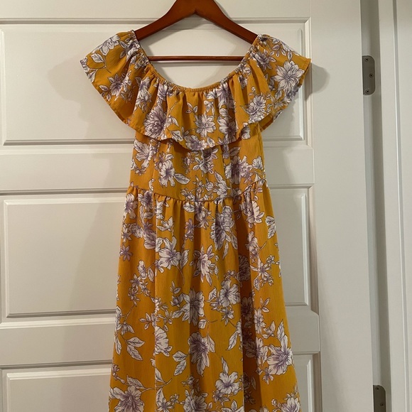 Yellow flower dress - Picture 1 of 3